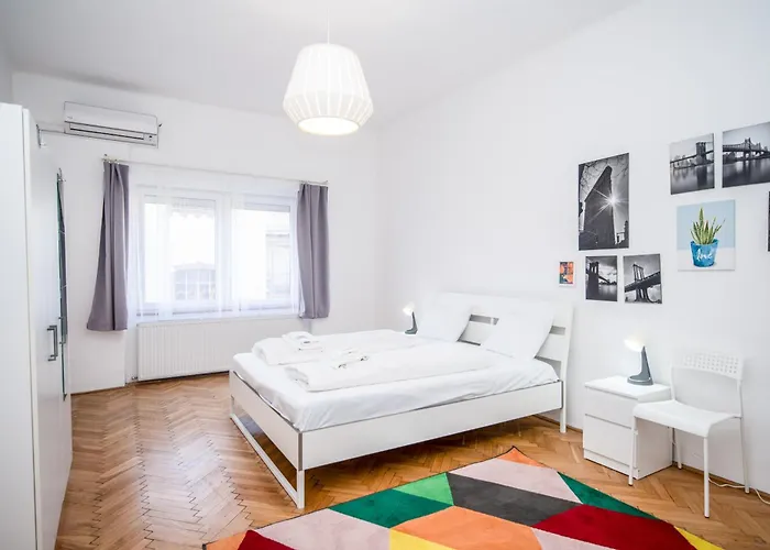 Polygonia * Budapeszt